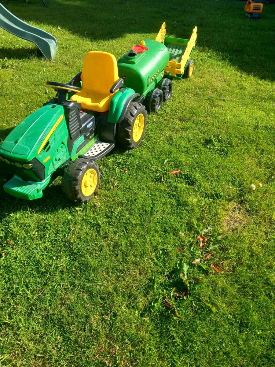 John deere ele tric ride on tractor with radio and - Image 1