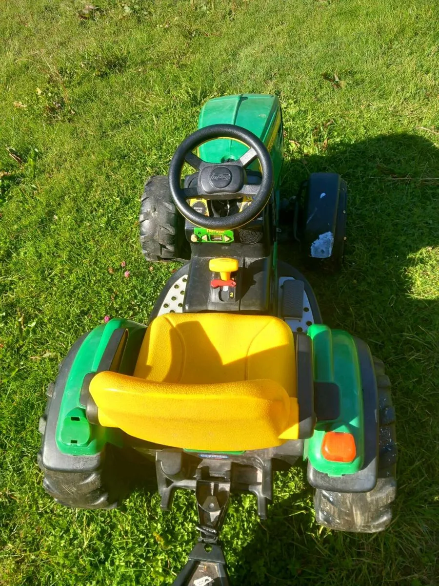 John deere ele tric ride on tractor with radio and - Image 2