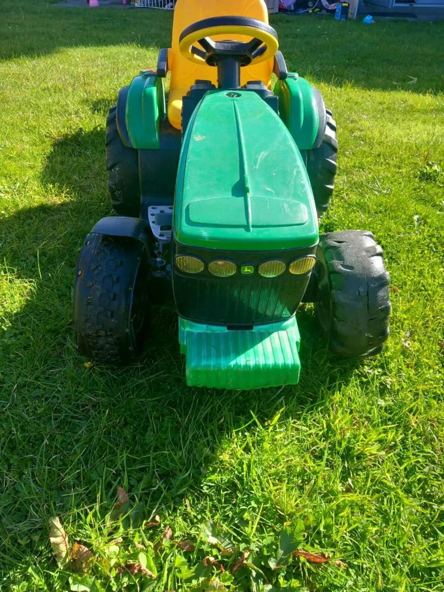 John deere ele tric ride on tractor with radio and - Image 3