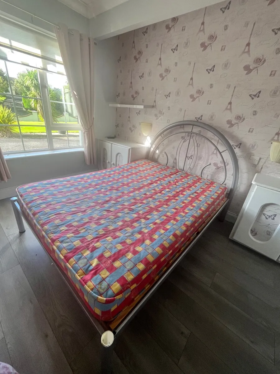 Bed and mattress - Image 2