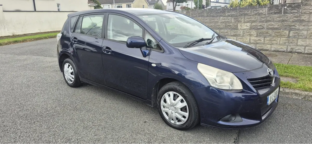 10 Toyota Verso NCTd 08/26 7 seater - Image 1