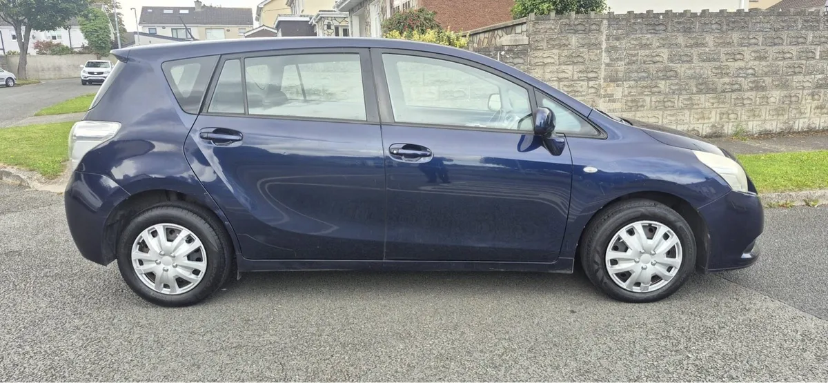 10 Toyota Verso NCTd 08/26 7 seater - Image 2