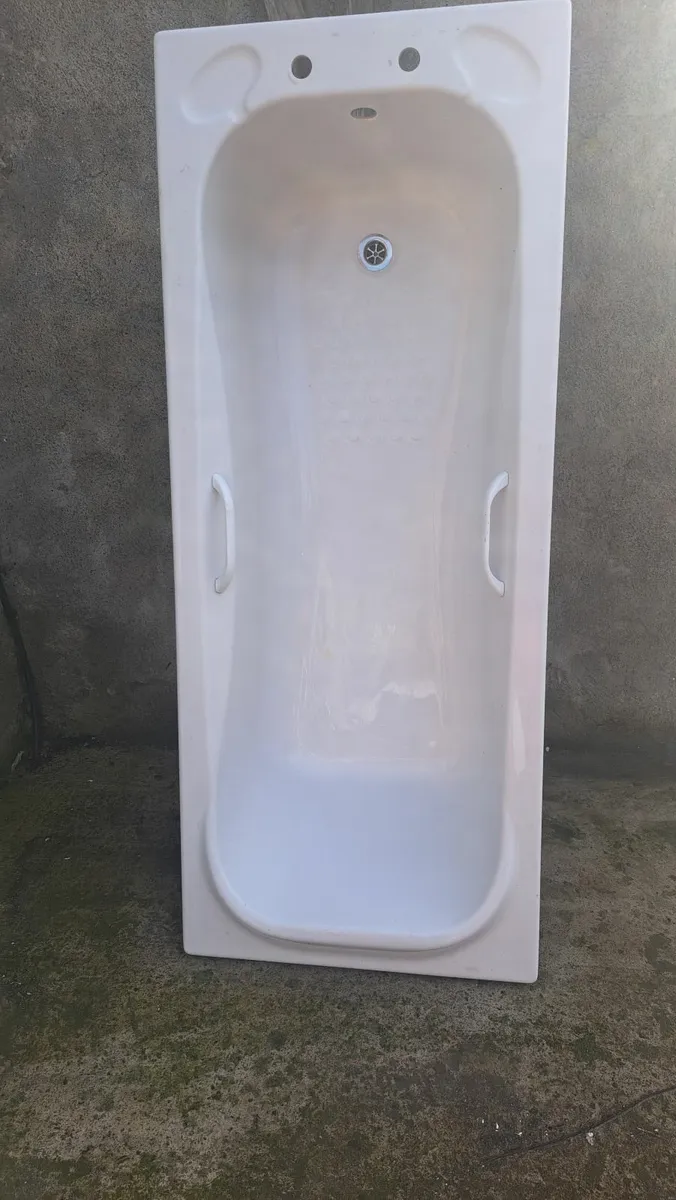 Shower tray and bath - Image 1