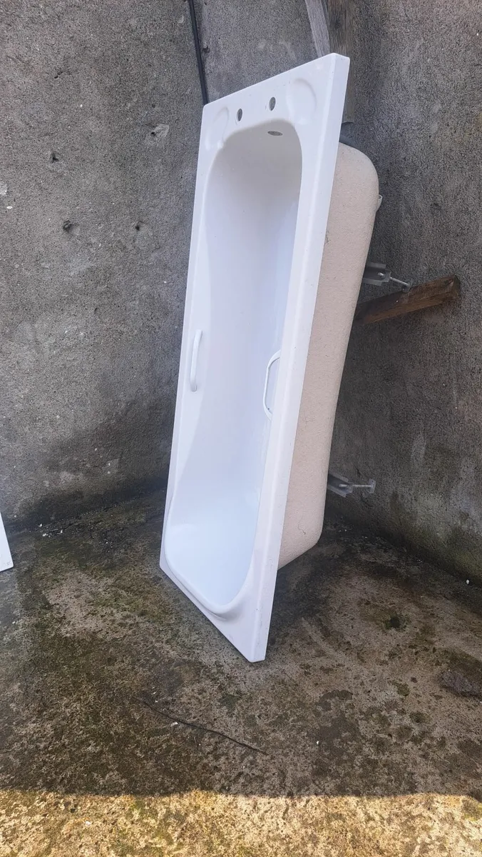 Shower tray and bath - Image 3