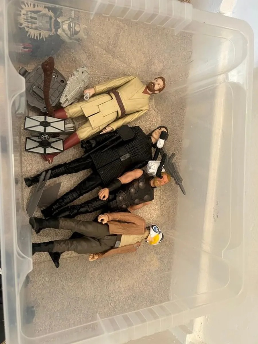 Avengers/Star Wars Box of Toys - Image 4