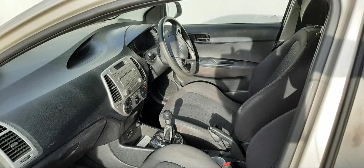 Hyundai i20 2011 - Image 2