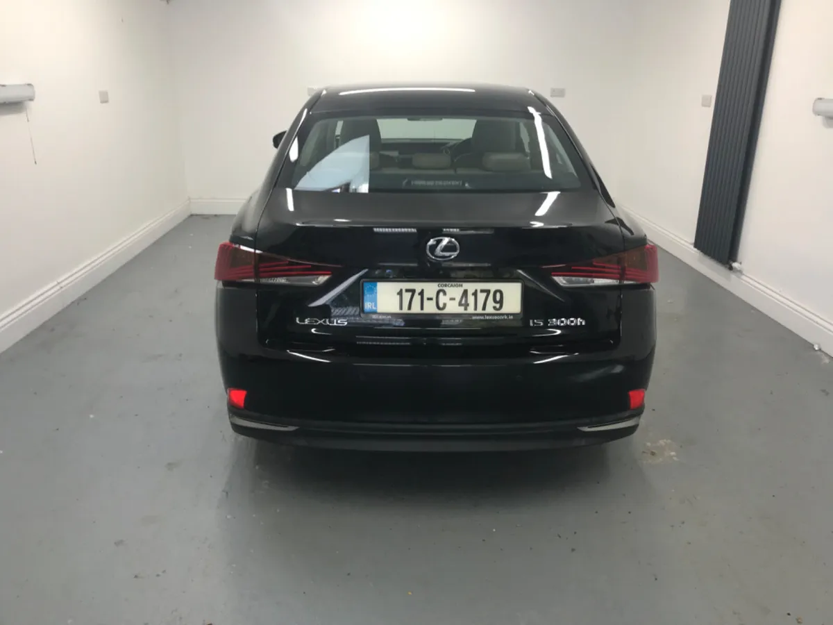 17 LEXUS IS 300H HYBRID /// FINANCE AVAILABLE - Image 4