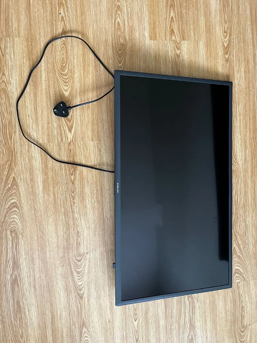 Samsung Smart TV 32” - Image 1
