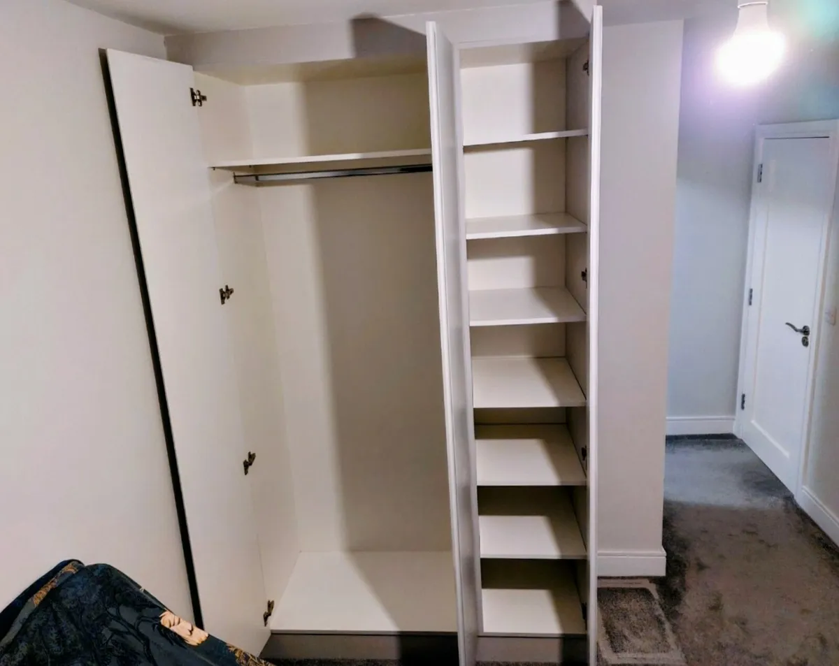 Built in wardrobe 3 doors - Image 1