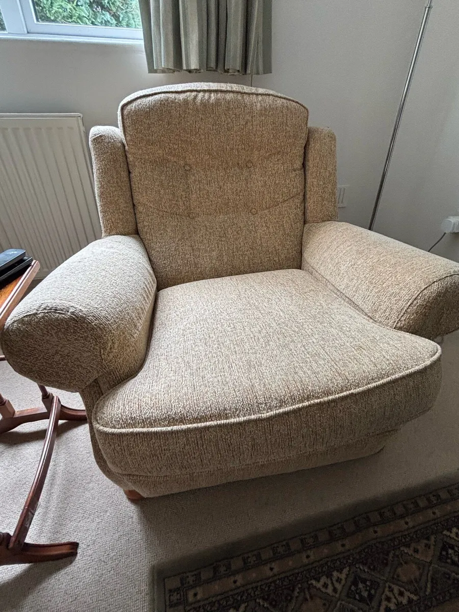 Sofa and two armchairs - Image 1