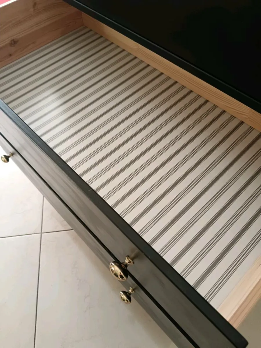 Chest of drawers - Image 1