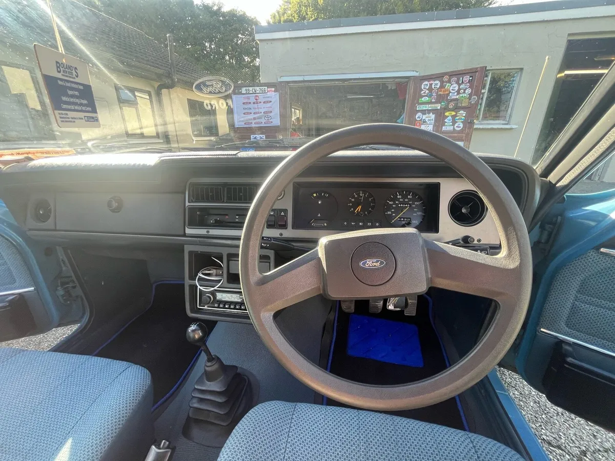 Vintage Car - Image 3
