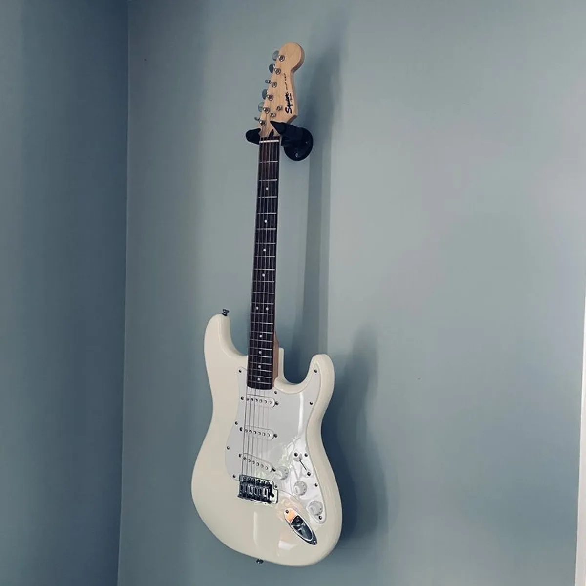 Squier Bullet Strat Electric guitar - Image 1