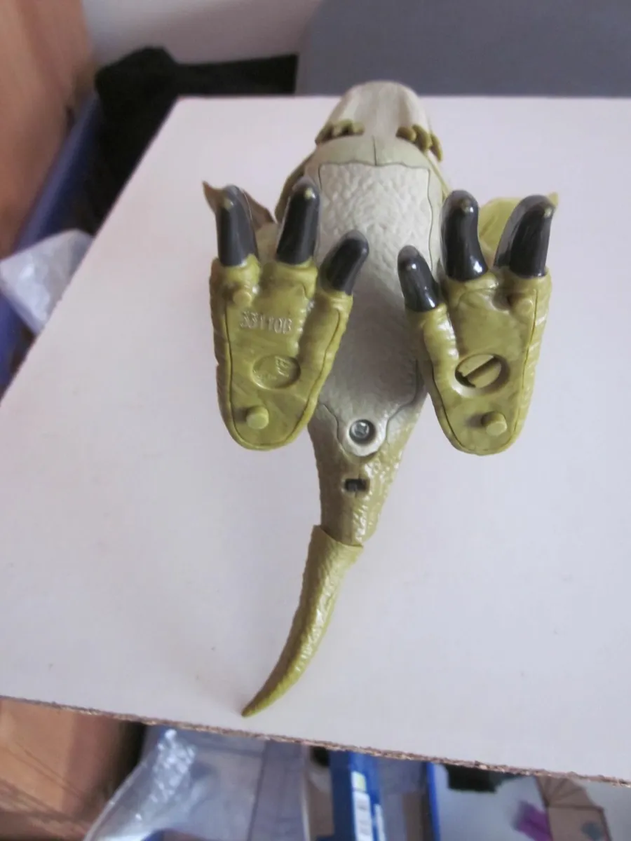 Jurassic World Dinosaur  who Chomp Motion & Roars - Image 4