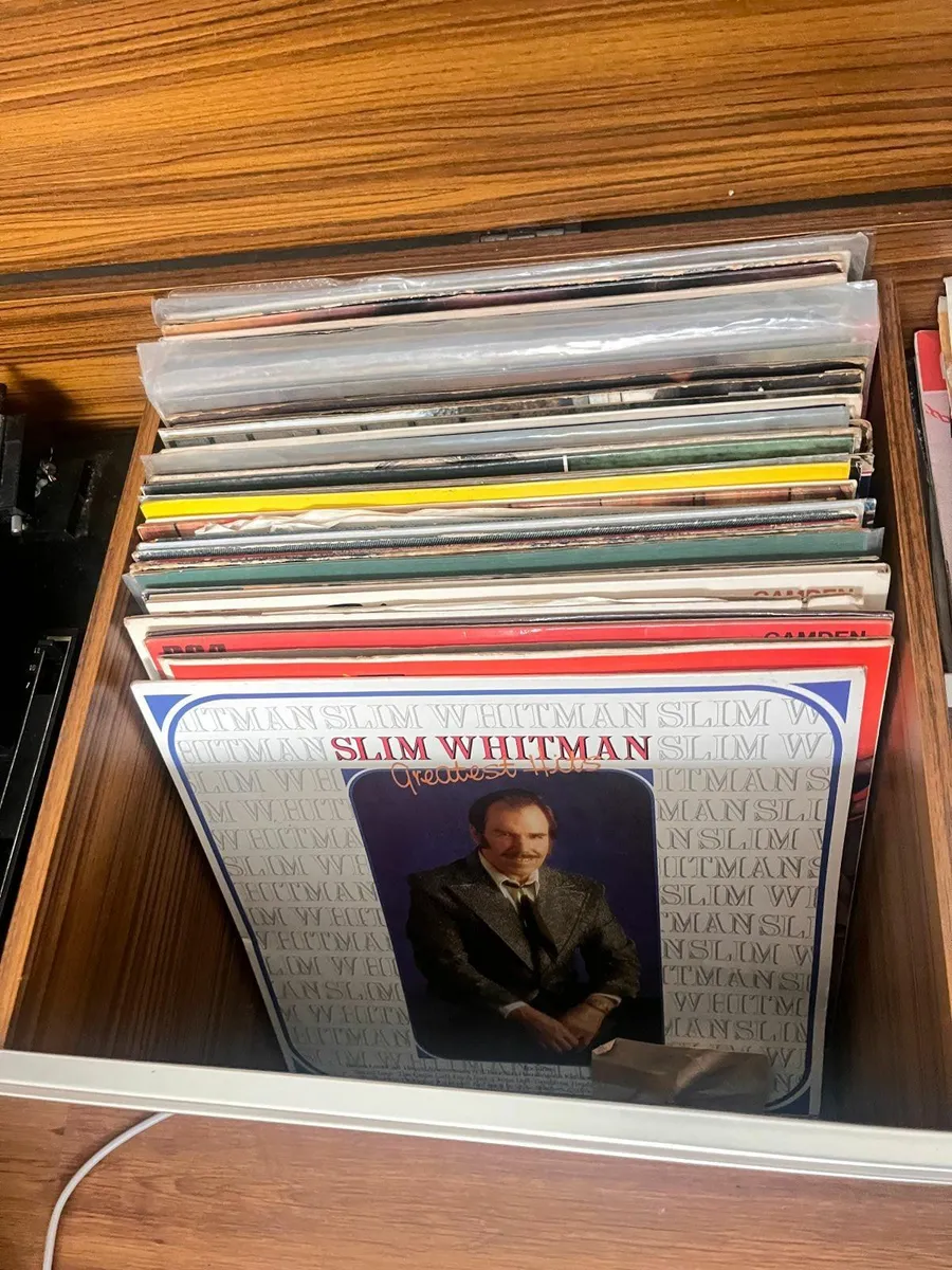 Radiogram with selection of 7' and 12' records - Image 3