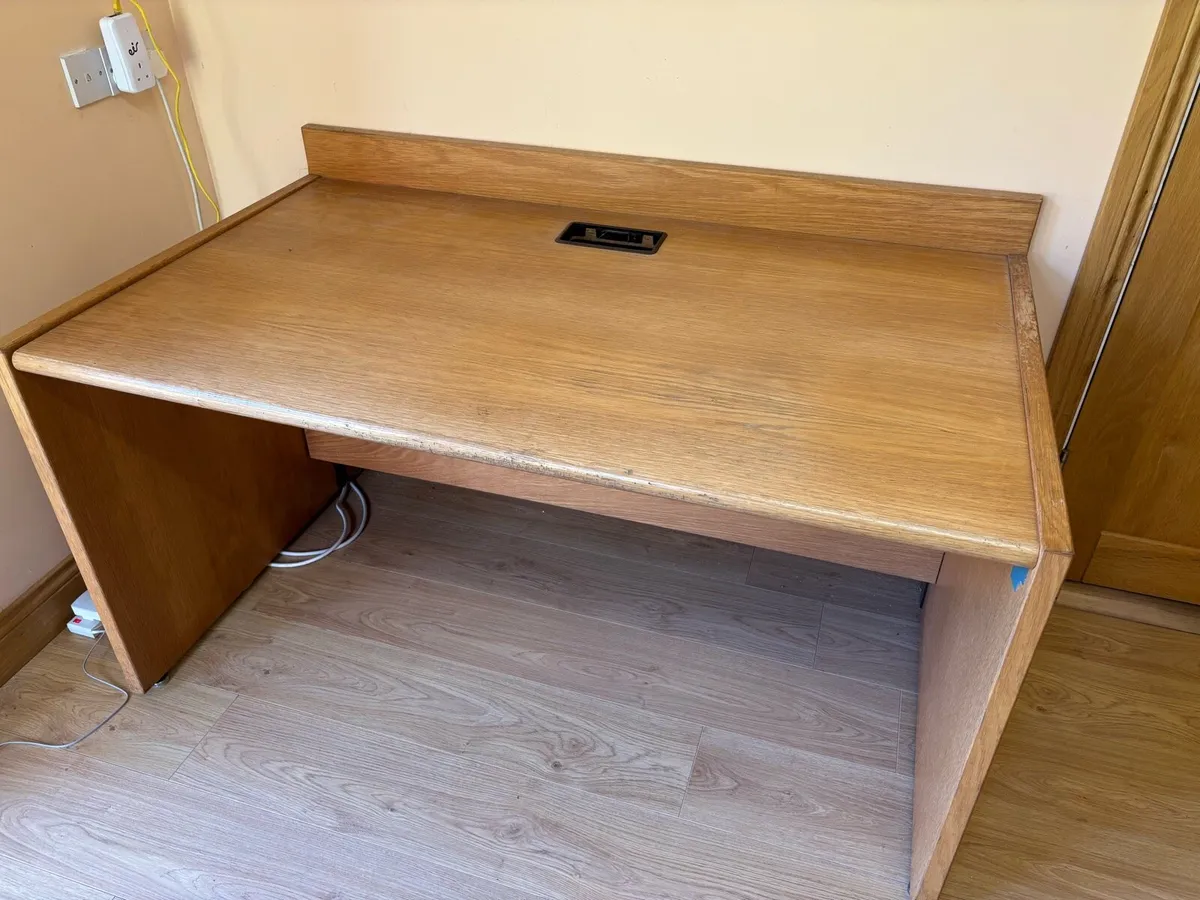 Office desk - Image 1