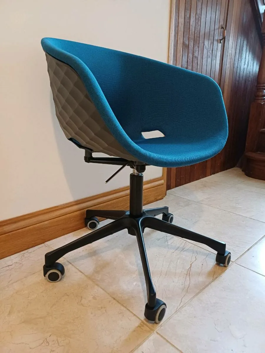 UNI-KA Swivel Armchair ET AL - Image 2