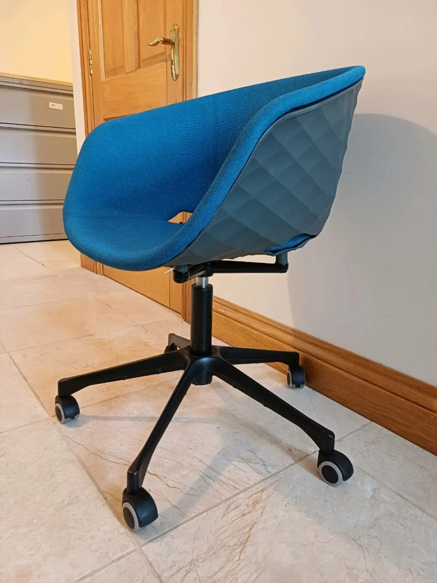 UNI-KA Swivel Armchair ET AL - Image 3