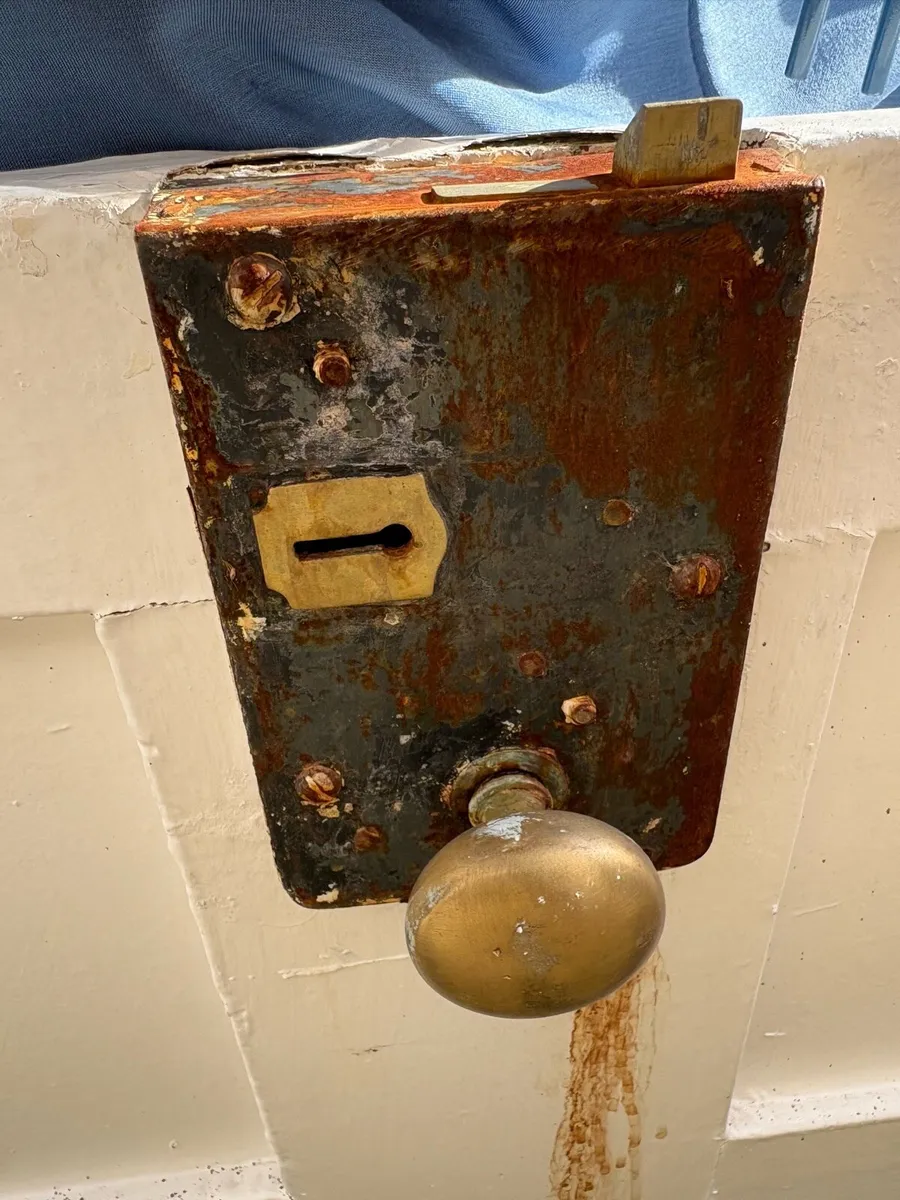 Free to take away - solid wooden door DIY project - Image 3