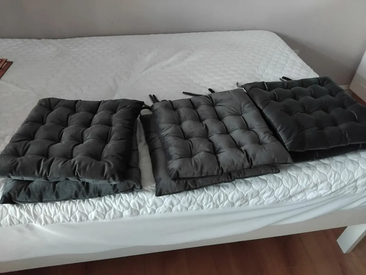 Cushions - Image 2