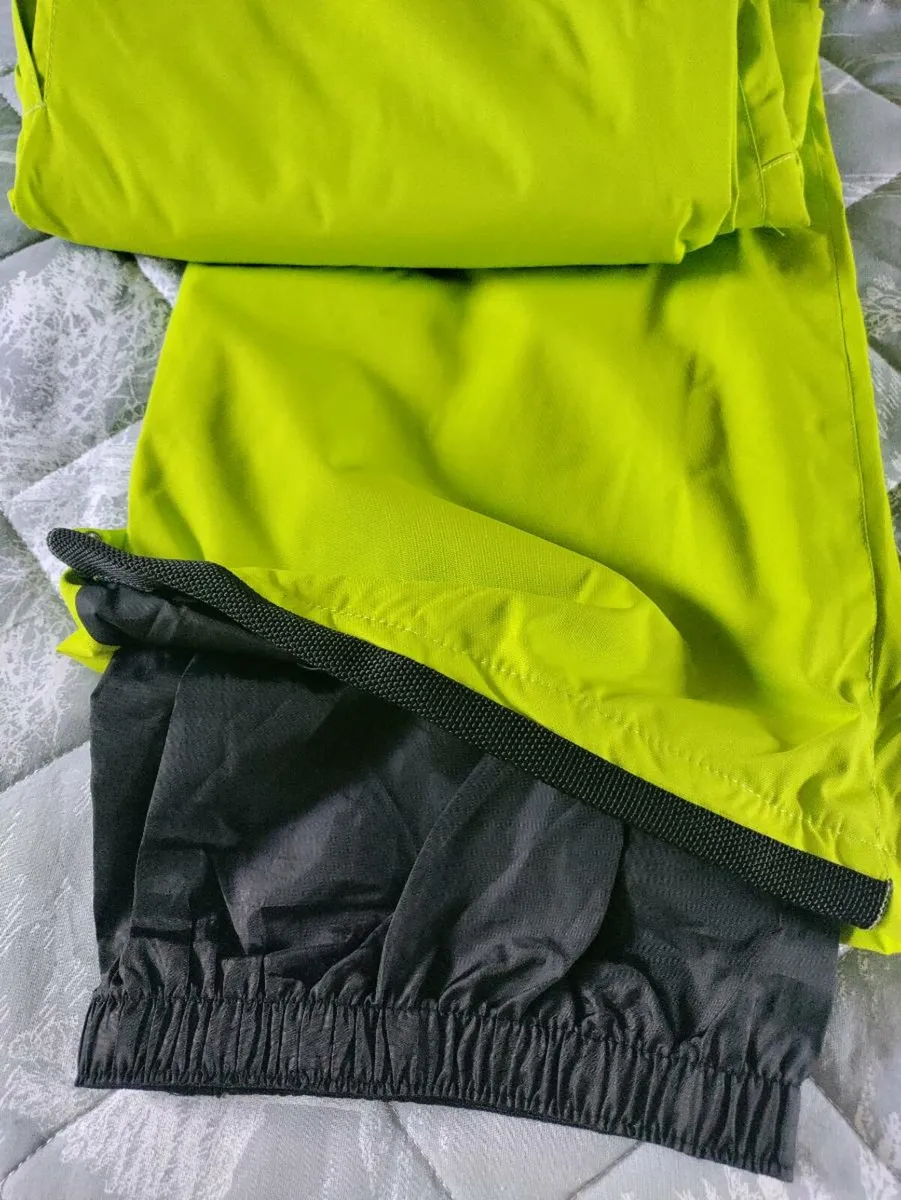 DCShoeCo ski snowboarding pants 10K L - Image 3