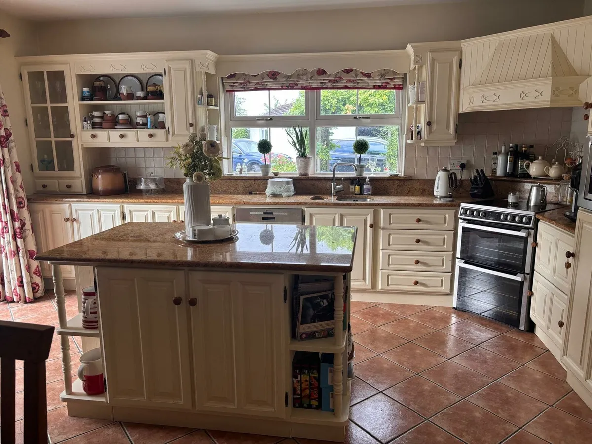 Cream Solid Oak Kitchen - Image 2