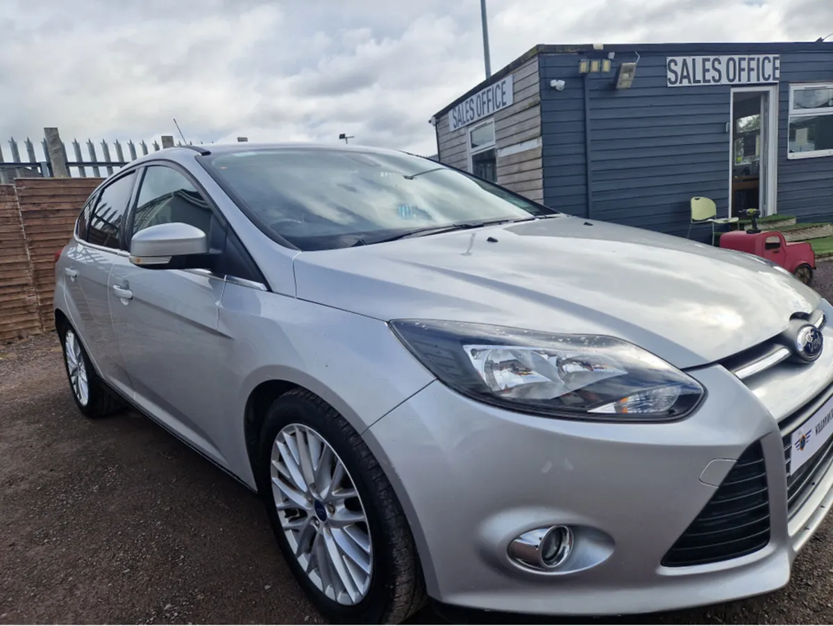 Ford Focus 1.0 ZETEC ECOBOOST 100PS 5DR - Image 2