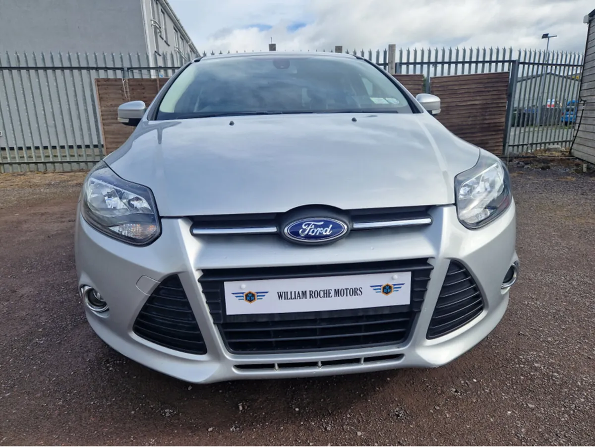 Ford Focus 1.0 ZETEC ECOBOOST 100PS 5DR - Image 3
