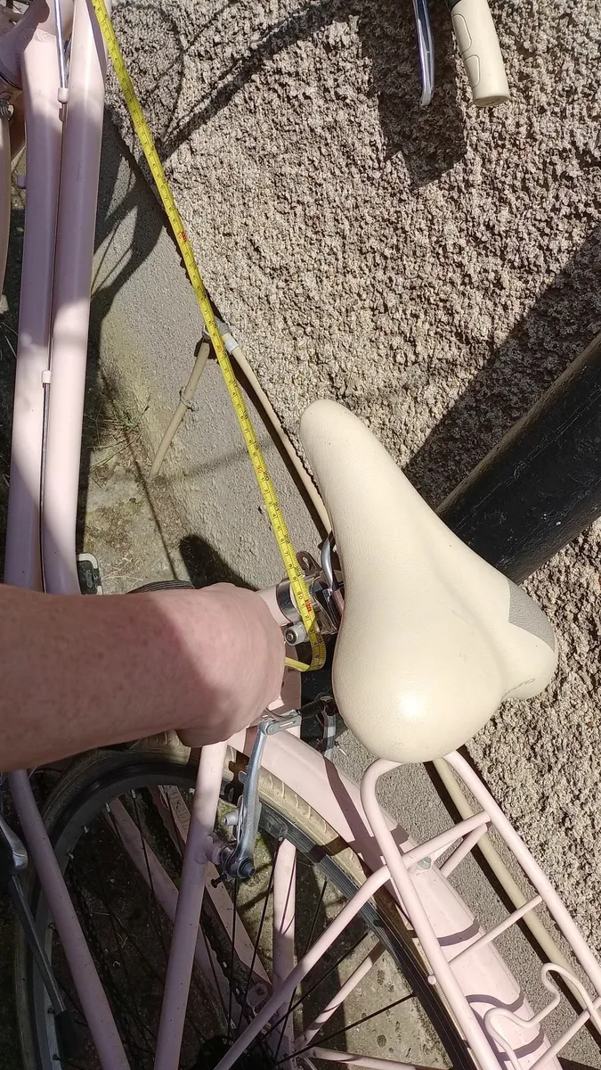 Ladies pink bike - Image 3