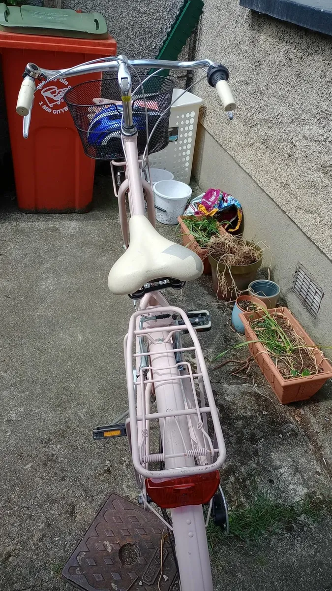 Ladies pink bike - Image 4