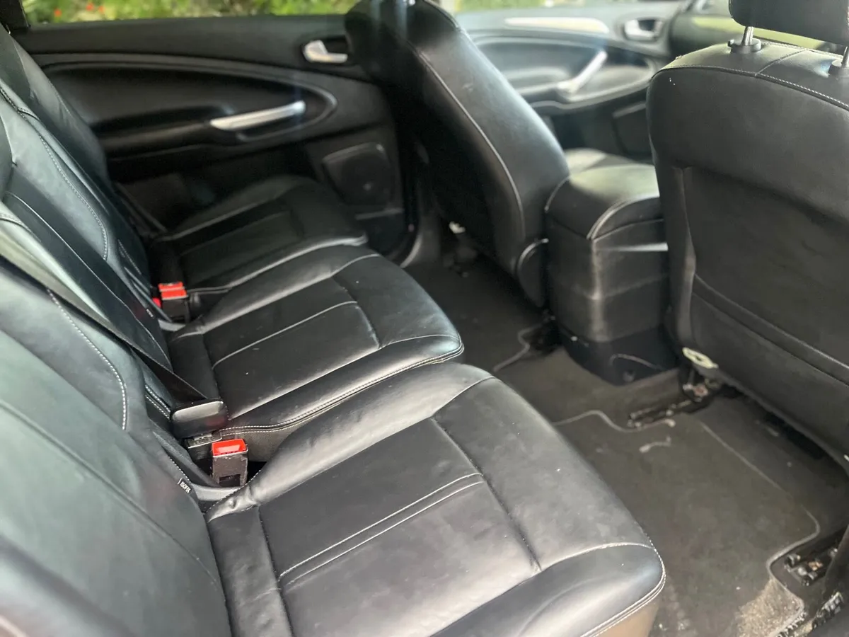 Ford S Max  proper 7 seater full leather hi spec - Image 2
