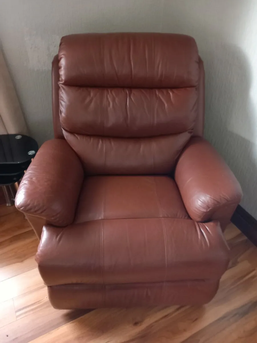 Brown recliner chair - Image 1