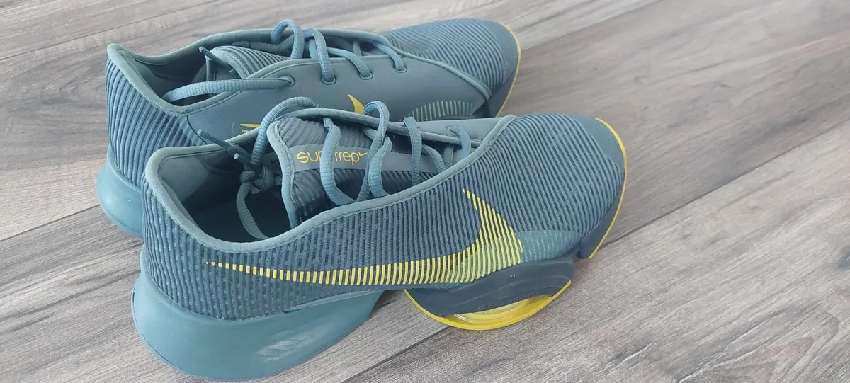 Nike shoes Mens - Image 1