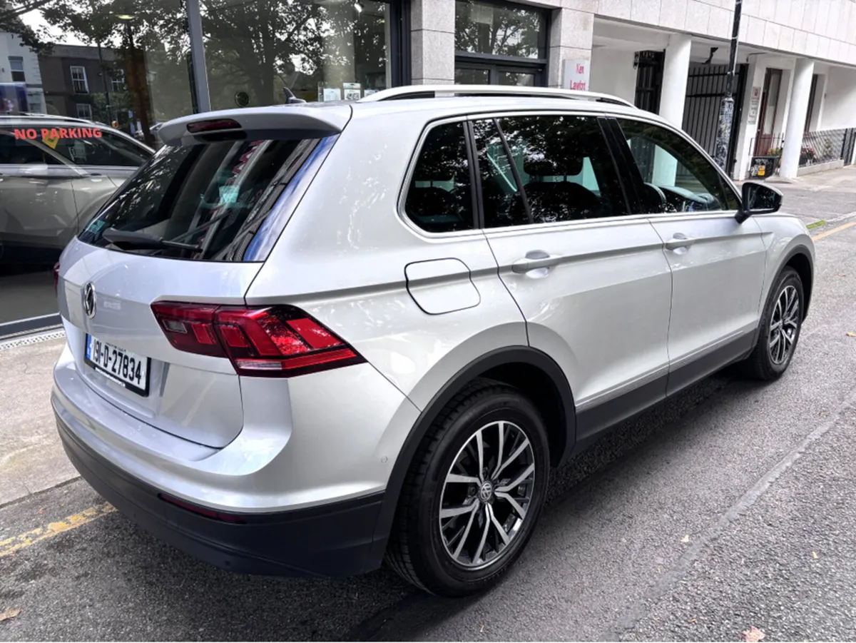 Volkswagen Tiguan COMFORTLINE PAN ROOF 2.0 TDI MAN - Image 2