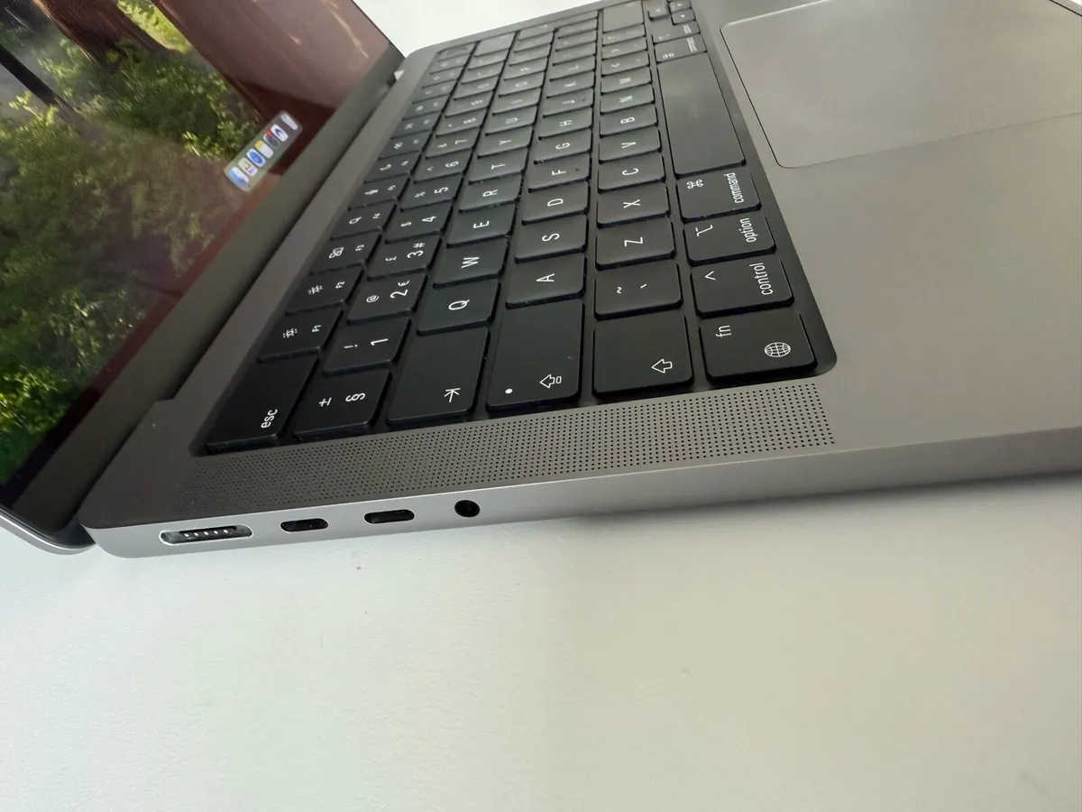 M2 Pro Macbook Pro - Image 3