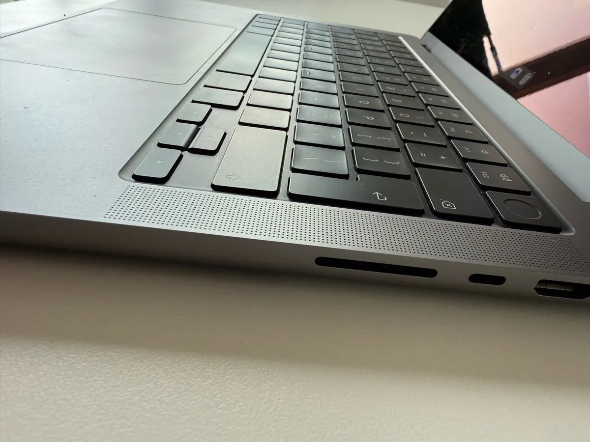 M2 Pro Macbook Pro - Image 4