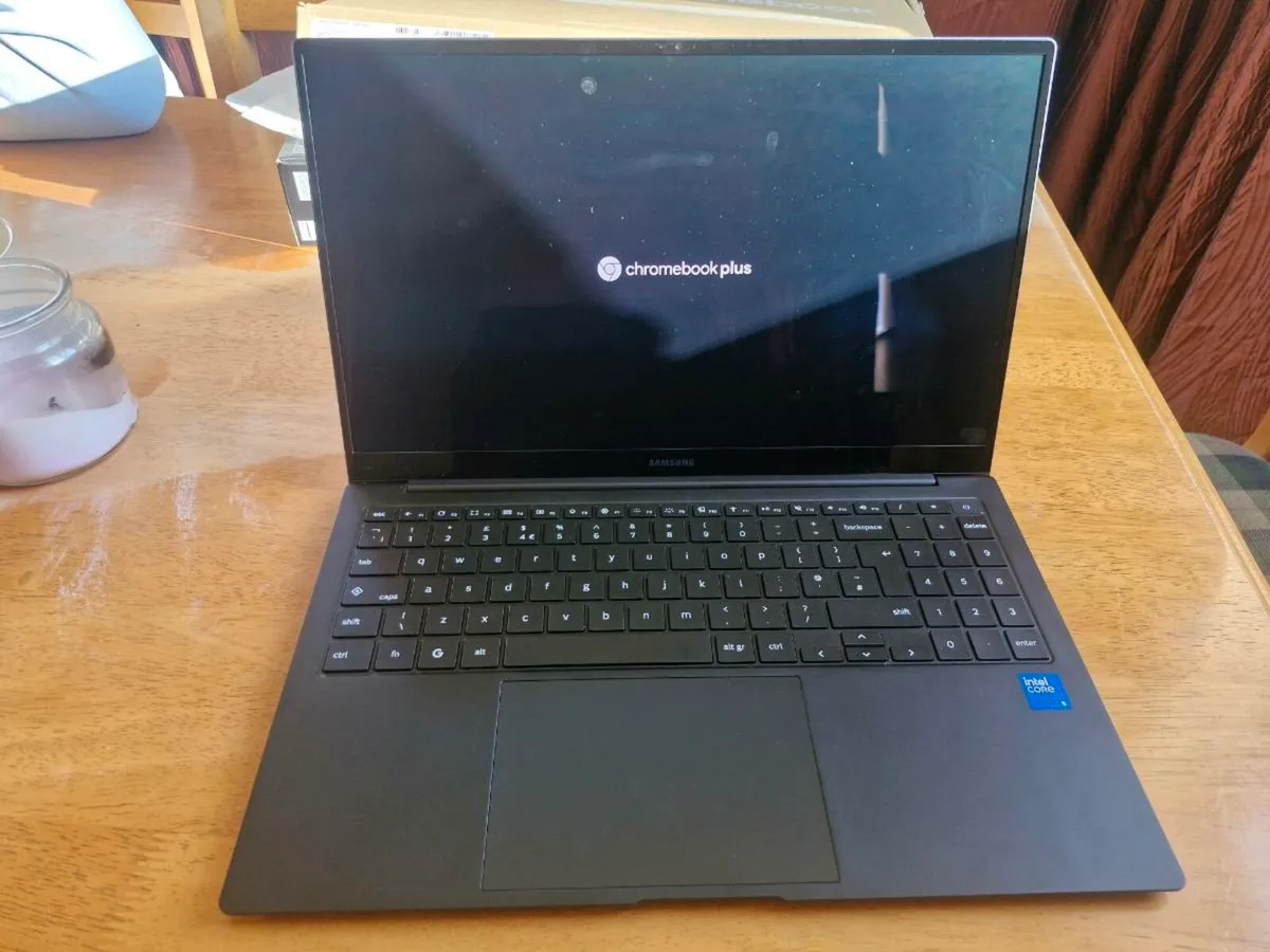 Samsung Galaxy ChromeBook Plus Core 5-120U 1.4 GHz - Image 2