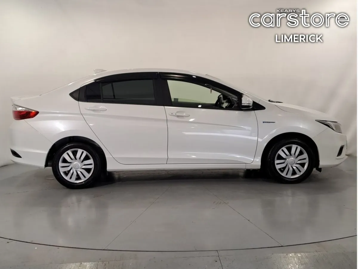 Honda Grace 1.5 PET Hybrid  low Mileage - Image 2