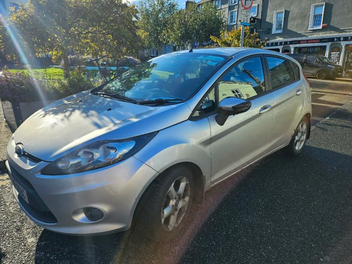 Ford Fiesta 2011 - Image 2