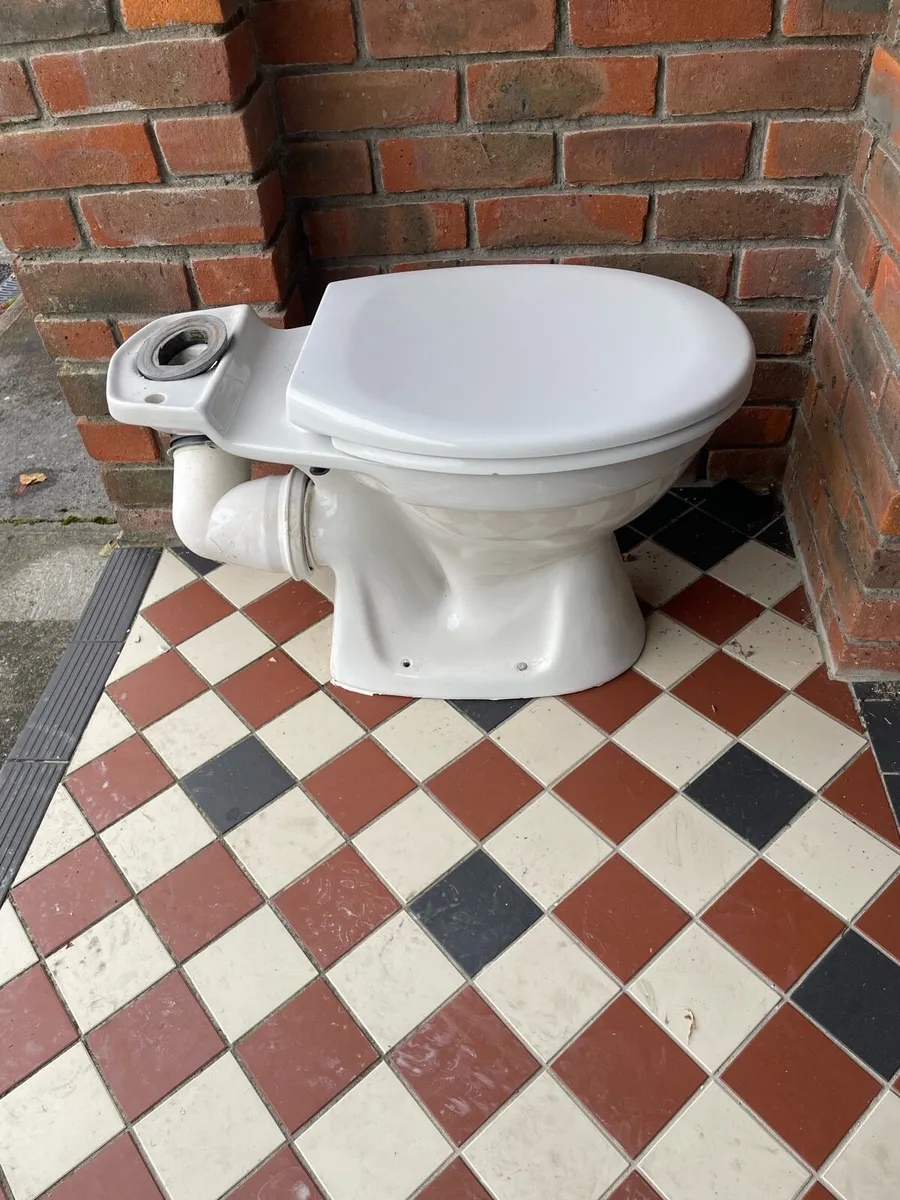 Bathroom suite - Image 3