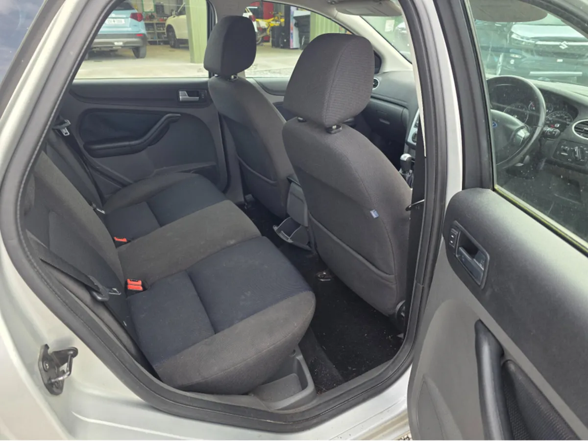 Ford Focus ZETEC CONNECTION 1.4 - Image 4
