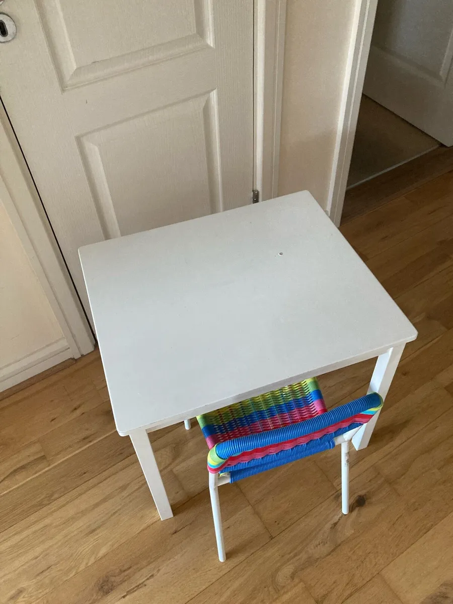 Kids table & chair - Image 3