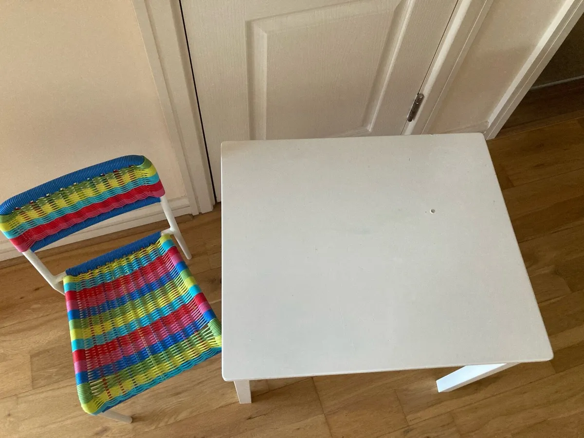 Kids table & chair - Image 4