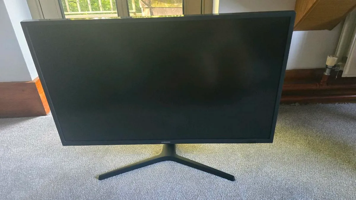 Samsung U32J59 monitor screen 32 inches 4K 60Hz - Image 1