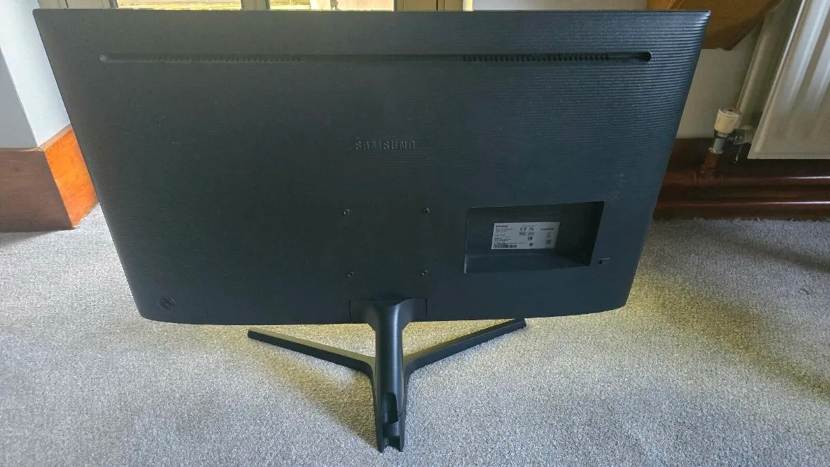 Samsung U32J59 monitor screen 32 inches 4K 60Hz - Image 2
