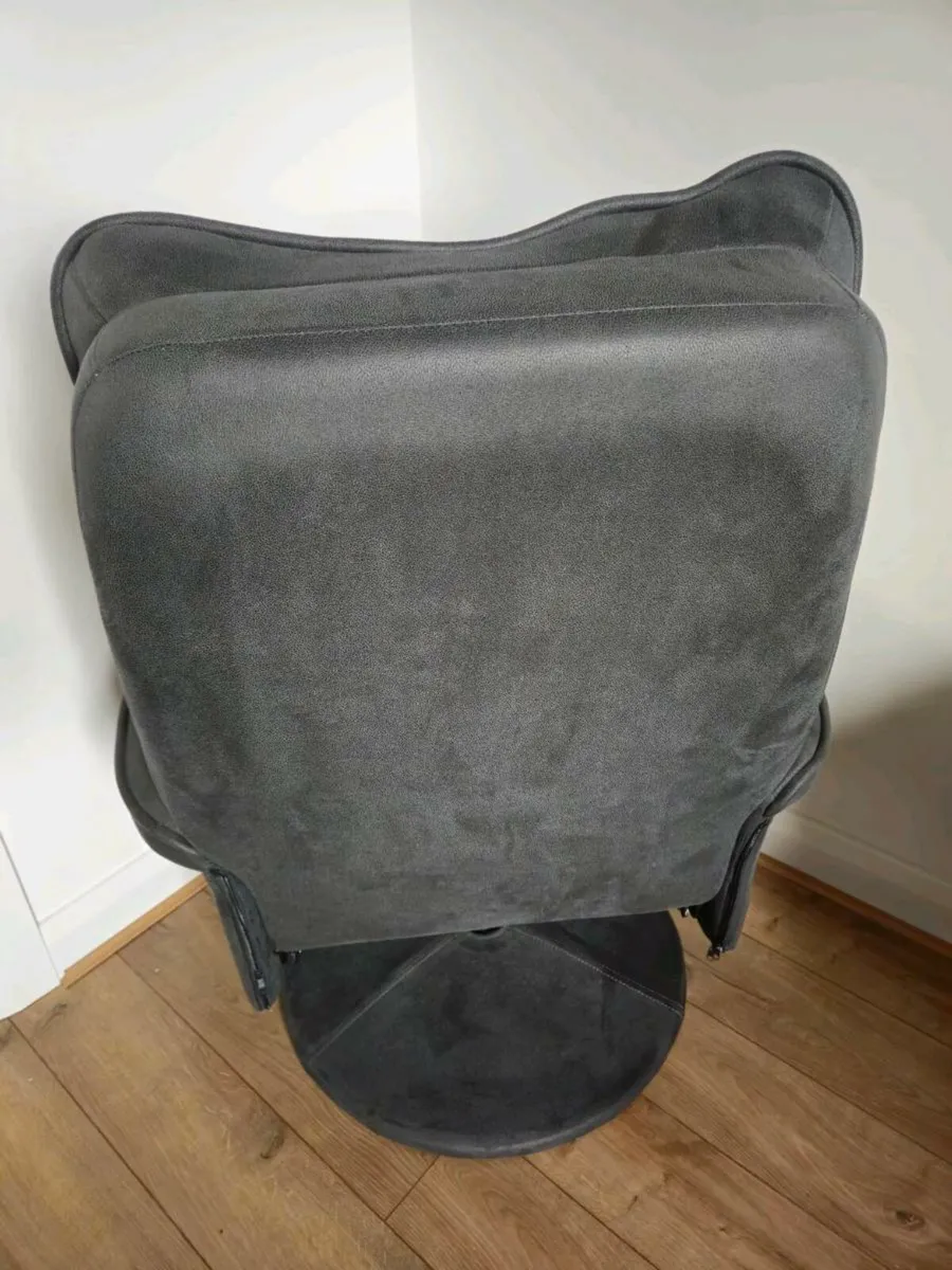 Two Levi recliner sets (recliner plus foot stool) - Image 3