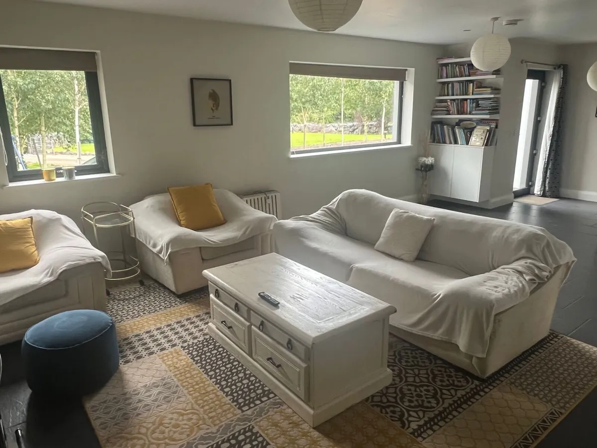 Coffee table/chest & bookcase/unit - Image 2