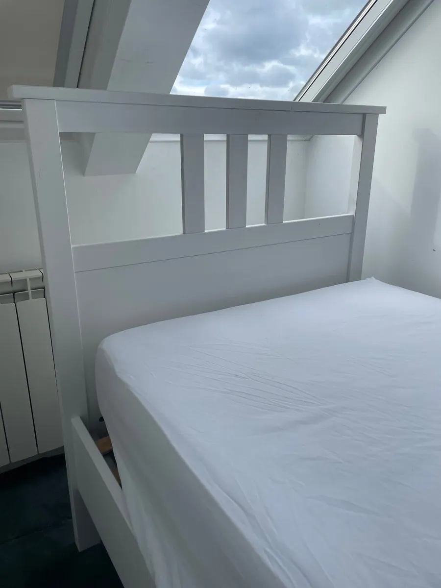 Bed - Image 1