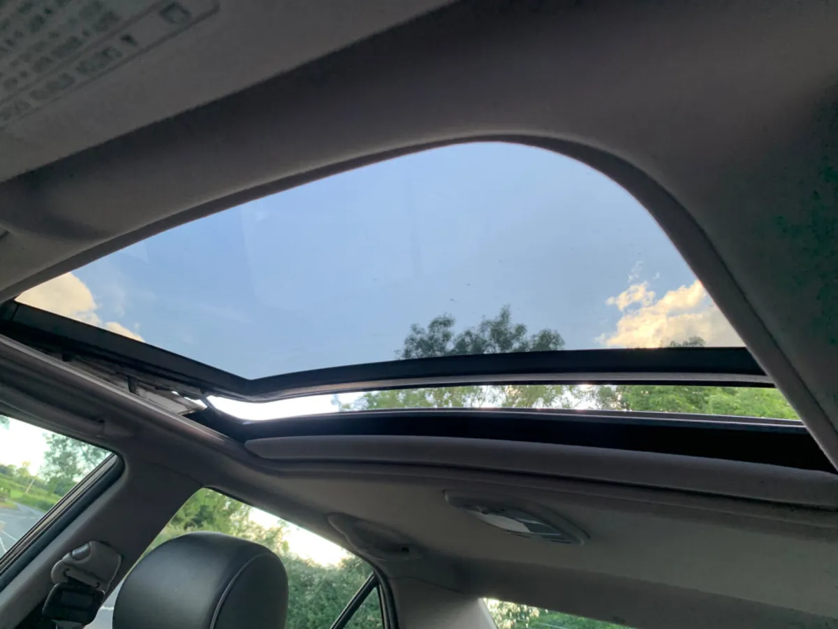 2004 LEXUS IS200 SPORT | LSD | SUNROOF - Image 3
