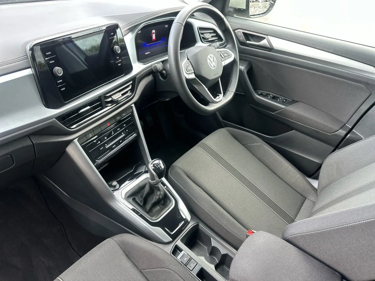 Volkswagen T-Roc Life 2.0tdi 116HP Manual - Image 3